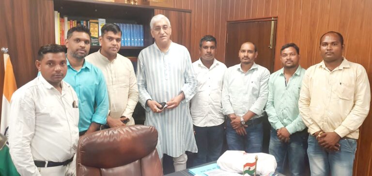 *चुनाव जितने के बाद सभापति समेत पदाधिकारी पहुंचे रायपुर..स्वास्थ्य मंत्री से मांगा आशीर्वाद..टीएस ने कहा.. जनता की सेवा करें..मिलेगा आशीर्वाद*