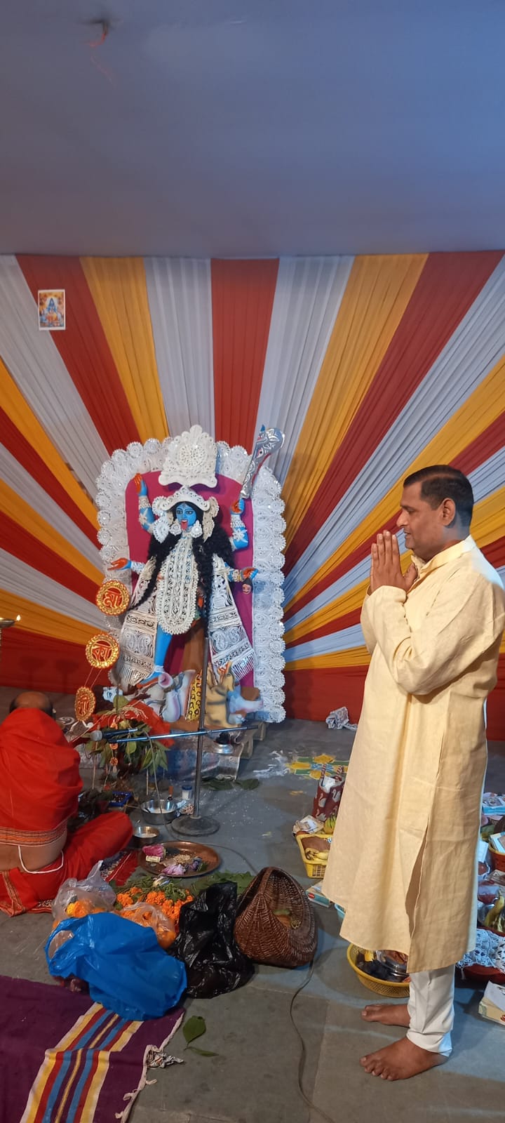 *छत्तीसगढ योग आयोग सदस्य व वरिष्ठ पार्षद रविन्द्र सिंह काली पुजा मे हुए शामिल*