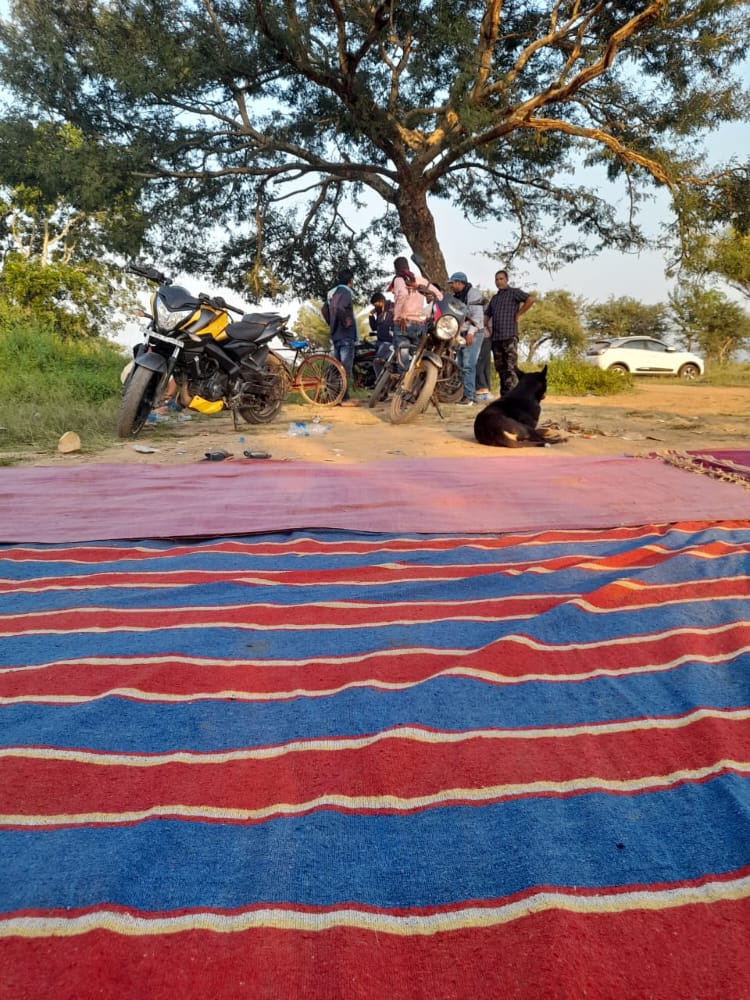 *पुलिस विभाग के उच्च अधिकारियों के आदेशो की उड़ाई जा रही धज्जियां.. खुले आम चल रहा बावन परियो पर दाव.. आखिर कौन.?*