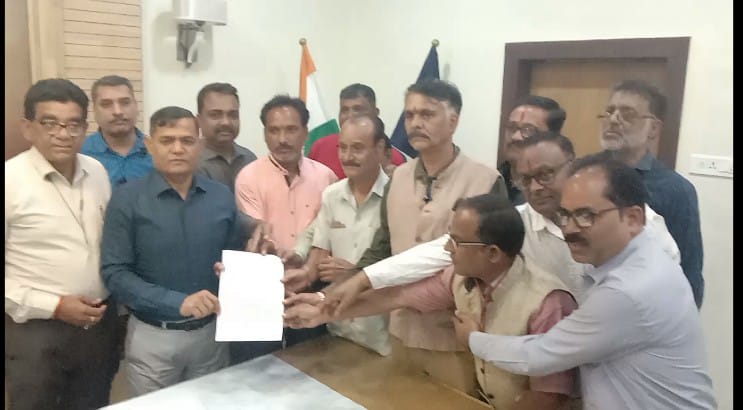 *बिलासपुर। पत्रकार पर हमले के मामले में आईजी से मिलकर पत्रकारों की निष्पक्ष जाँच की मांग…. आईजी ने दिलाया भरोसा*