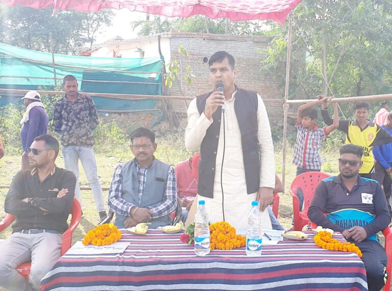 *फरहदा ग्राम पंचायत मे हो रही क्रिकेट प्रतियोगिता मे शामिल हुए जिला पंचायत सभापति.. अंकित गौरहा*