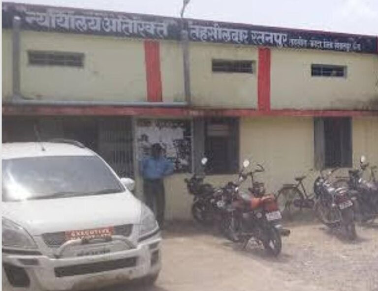 *निलंबित पटवारी अनिकेत ने अपने फर्जी नामांतरण और जाली ऋण पुस्तिका बनाने के मामलों को उजागर करने वाले तहसीलदार को निपटाने के लिए अब यूनियन बाजी और मीडिया का लिया सहारा मोर्चा खोलने की हो रही तैयारी*