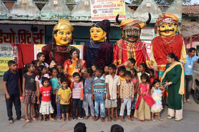 *कठपुतली एवं नाट्य कला मंच की टीम कोरबा क्षेत्र के 5 ब्लॉक मे विभिन्न योजनाओं की प्रस्तुति द्वारा दी जानकारी*