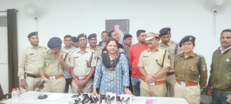 *शाबाश बिलासपुर पुलिस…*बिजली ऑफिस में हुई डकैती का हुआ पर्दाफाश,चंद घंटों में पुलिस ने 5 आरोपियों के साथ एक नाबालिक को गिरफ्तार कर लूट की रकम 11 लाख 70 हजार आरोपियों से कि गयी जप्त…,एक आरोपी अब भी फरार…*