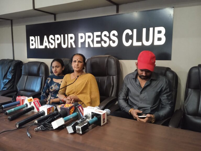 *मेहनत और जज्बे ने सविता को पहुंचाया इंडियन आइडल के शो में…पोहा वाली आंटी को सरकंडा सहित शहर और अब देश के लोग भी जानने लगे* 