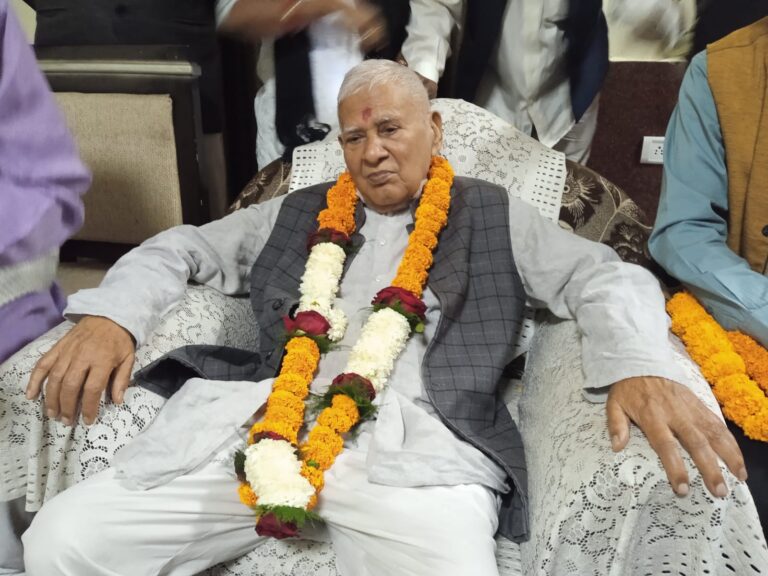 *गिरौदपुरी धाम के लिए रवाना हुए सतनामी समाज….हजारो की संख्या में शामिल हुए लोग….CM के पिता ने की शिरकत*