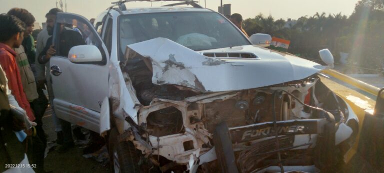 *Bilaspur ब्रेकिंग: तिफरा ओवर ब्रिज में दो कारों में जबरदस्त भिडंत……तेरही कार्यक्रम से लौट रहे कांग्रेसी नेता फिरोज खान बाल बाल बचे*