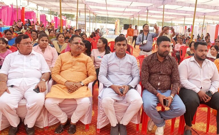 *पूर्व मंत्री अमर ने कहा..अनूठा है बिलासपुर का व्यंजन मेला…जिला पंचायत सभापति गौरहा ने बताया कार्यक्रम को विशेष…दोनो नेताओं ने लिया छत्तीसगढ़ी व्यंजनों का स्वाद*