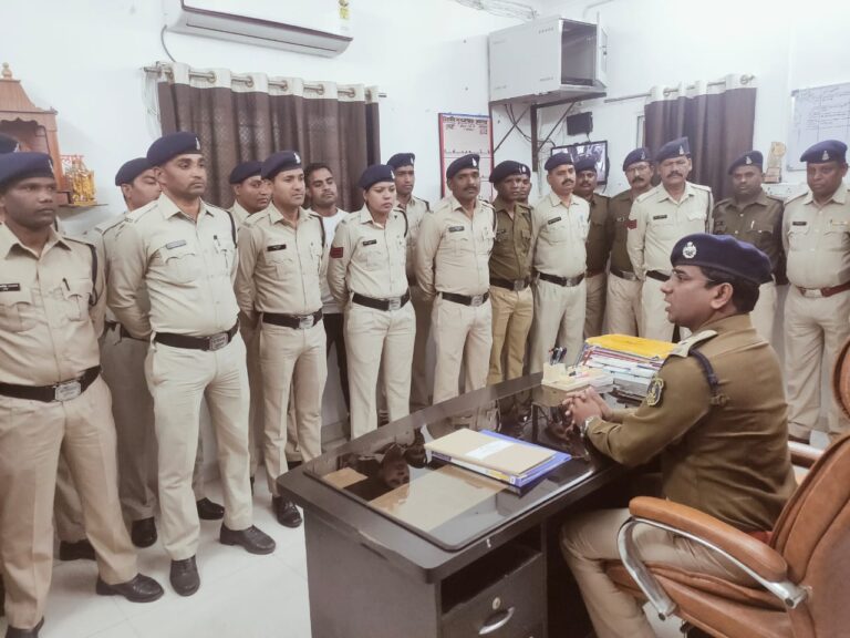 *पुलिस अधीक्षक बिलासपुर ने दो अनुशासनहीन कर्मचारियों को किया निलंबित। एक अन्य को किया लाईन अटैच।*