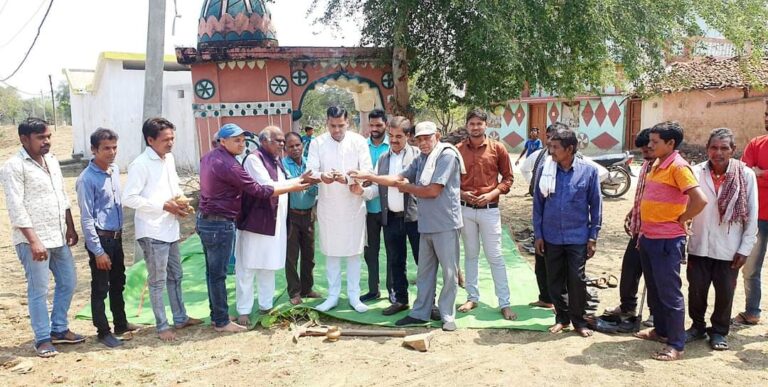 *पाइप लाइन विस्तार,टंकी निर्माण पर खर्च होगा 87 लाख..सभापति गौरहा व ब्लॉक अध्यक्ष ने किया भूमिपूजन..बताया..जल है.तो कल है*..