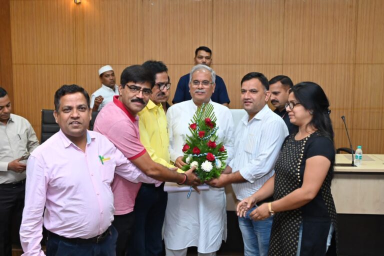 *छत्तीसगढ़ मीडिया कर्मी सुरक्षा विधेयक- 2023” के लिए बिलासपुर प्रेस क्लब अध्यक्ष वीरेंद्र गहवई ने जताया मुख्यमंत्री का आभार.. पत्रकारों के आवास की मांग पर जल्द पूरा करने का मिला आश्वासन*