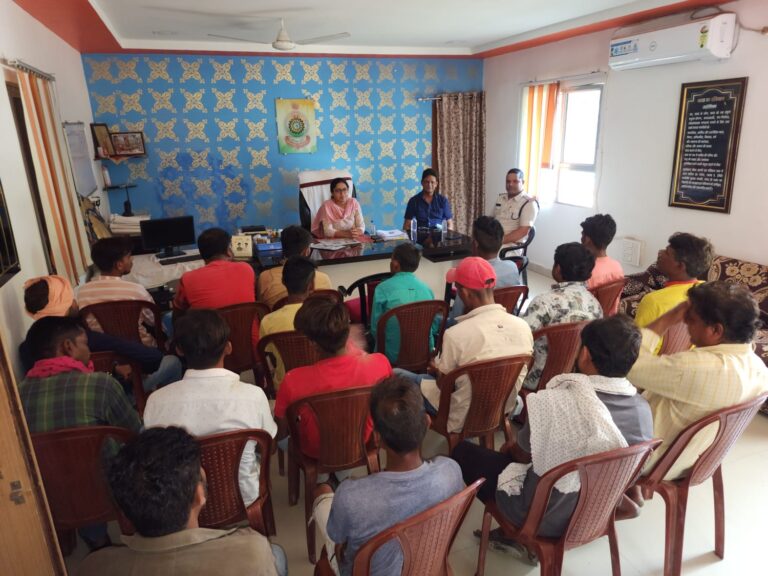 *निजात अभियान के तहत नशे में लिप्त लोगो का कराया गया कौंसलिंग एवं स्वास्थय परीक्षण बिलासपुर पुलिस की एक अच्छी पहल…. पढ़े पूरी खबर*