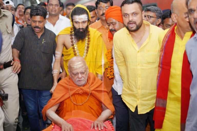 *संस्कृतिजगतगुरु शंकराचार्य स्वामी निश्चलानंद सरस्वती पहुंचे शहर…. विधायक शैलेश पांडे, रितु पांडे के अलावा भक्तों ने किया चरण पादुका पूजन*