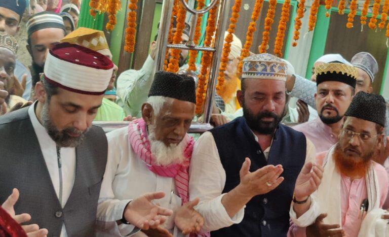 *पहली बार लुतरा शरीफ पहुंचे गौस पाक की दरगाह के सज्जादानशीन.. पढ़े पूरी खबर*