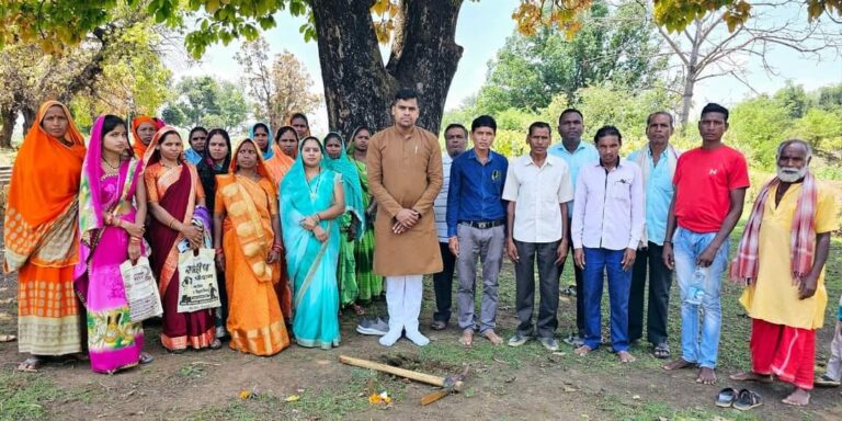 *ग्राम बसहा और सलखा में जिला पंचायत सभापति गौरहा ने नाली व मुक्तिधाम सहित 8 लाख के निर्माण कार्यों का किया भूमिपुजन*