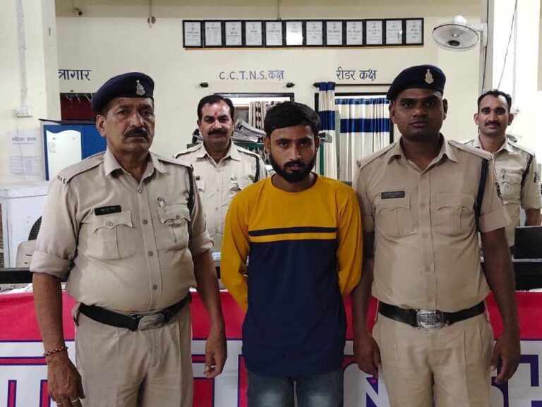 *चाकु दिखाकर डराने वाला गिरफ्तार, तारबाहर पुलिस की कार्यवाही…वॉट्सएप DP में भी चाकूके साथ वाली फोटो लगा रखा था*