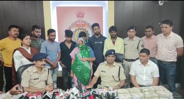 *F. I. R. 20 हजार .की बरामद हुए 41 लाख रूपये.. सगी बहन ने ही करवाई चोरी.. मामला बड़ा दिलचस्प है.. पढ़े पूरी खबर*