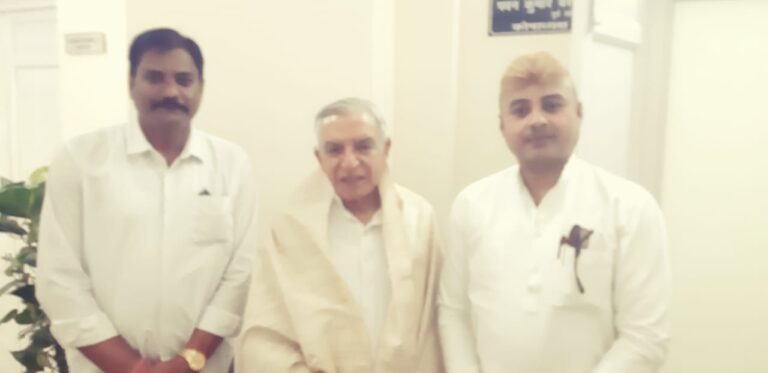 *दिल्ली में कांग्रेस के वरिष्ठ नेताओं से मिले त्रिलोक श्रीवास*,