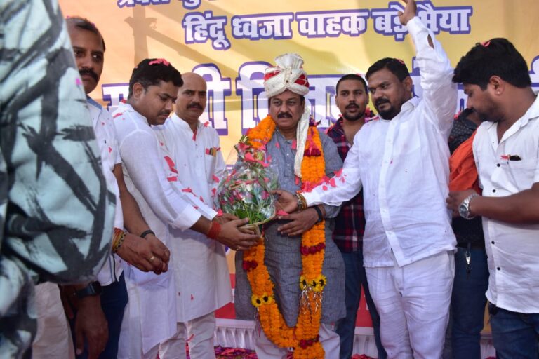 *दुर्ग सांसद व कुर्मि क्षत्रिय समाज के अध्यक्ष विजय बघेल का शहर आगमन हुआ, जहां महाकाल सेना के संस्थापक व रेल्वे भाजपा के उपाध्यक्ष तामेश कश्यप के नेतृत्व में हुआ भव्य स्वागत*