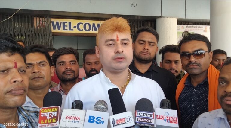 *कोनी में छोटे व्यवसायियों के दुख हरने, सामने आए,- त्रिलोक श्रीवास…….निगम आयुक्त से मिलकर उनके व्यवस्थापन के लिए दिया ज्ञापन*