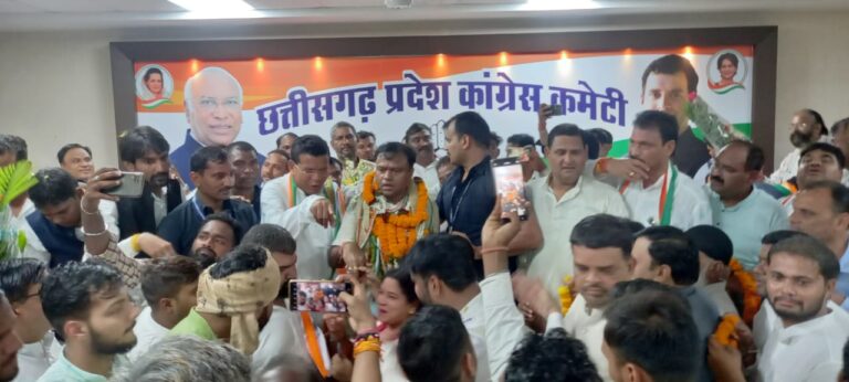 *छत्तीसगढ योग आयोग सदस्य रविंद्र सिंह ने अपने साथीयो के साथ किया प्रदेश अध्यक्ष दीपक बैज का भव्य स्वागत*