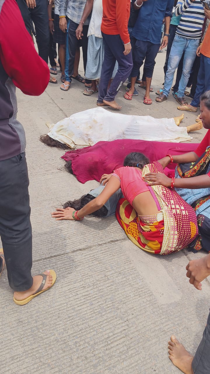 *Big breking.. सेंदरी के पास हुआ बड़ा हादसा नदी में नहाने गई एक ही परिवार के तीन बच्चों की डूबने से हुई मौत… घर में फैला मातम…  ग्रामीणों ने मृतकों के शव को सड़क पर रखकर किया चक्काजाम*…vidio….