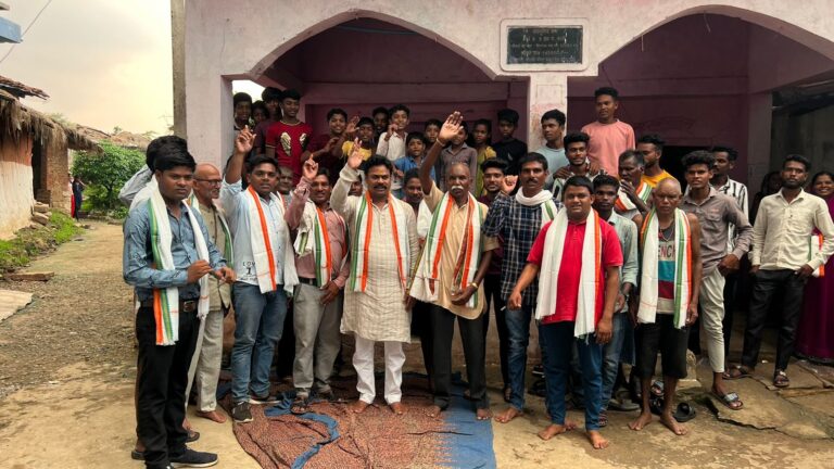 *लक्ष्मीनाथ ने किया बिल्हा में कार्यकर्ताओं का सम्मान*