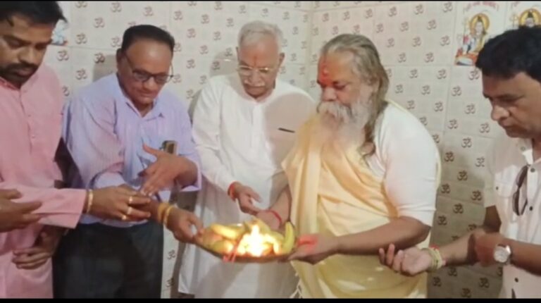 *श्रावणी सोमवार के अवसर पर भगवान शिव का जलाभिषेक*