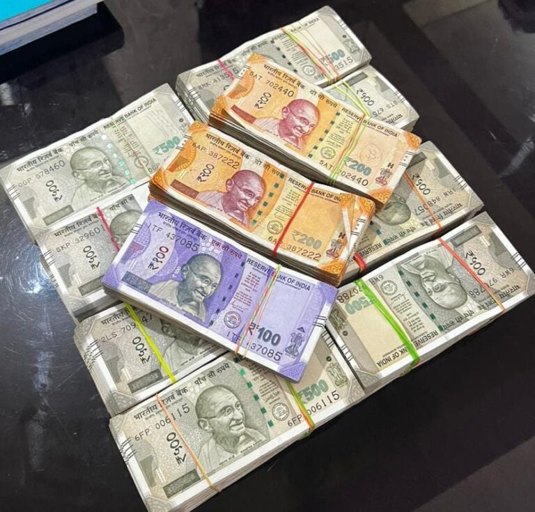 *तारबाहर पुलिस द्वारा वाहन चेकिंग दौरान क्रेटा कार से 2000000 ( बीस लाख नगद रुपया ) किया गया जप्त*