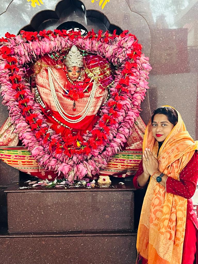 *आम आदमी पार्टी से बिलासपुर प्रत्याशी डॉ.उज्वला पहुंची रतनपुर की महामाया मंदिर से मत्था टेक की चुनाव प्रचार की शुरूआत*