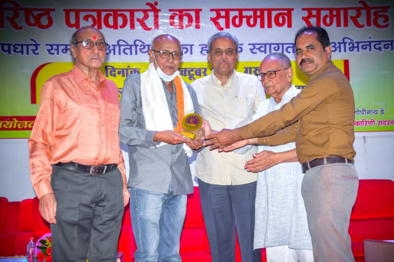 *बिलासपुर प्रेस क्लब से पूरे प्रदेश को काफी उम्मीदें:… दिवाकर.. बिलासपुर प्रेस क्लब की नई कार्यकारिणी ने वरिष्ठ पत्रकारों का किया सम्मान*