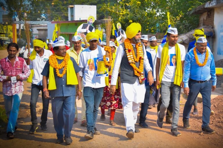 *जसबीर सिंह को मिल रहा बिल्हा की जनता का भरपूर समर्थन…. बिल्हा में जसबीर की बढ़ती लोकप्रियता से भाजपा काँग्रेस में मची खलबली* 