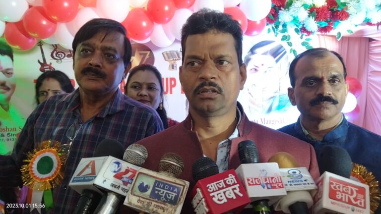 *लता की याद में 7 स्टार म्यूजिकल ग्रुप ने आयोजित किया संगीत कार्यक्रम*..