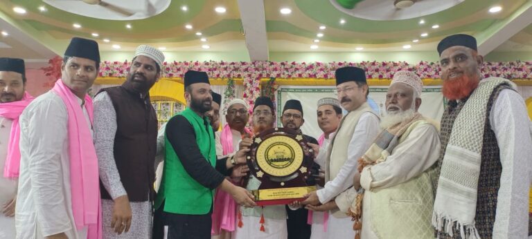 *लुतरा शरीफ में आसमान से बरसी रहमत, छतों से बरसे फूल,उर्स के तीसरे दिन जायरीनों का लगा रहा तांता*