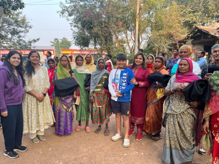 *मानवता की मिसाल पायल एक नया सवेरा वेलफेयर फाउंडेशन की टीम मिशन राहत के तहत गनियारी हॉस्पिटल पहुंची*