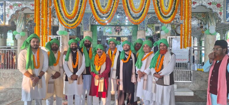 *बाबा सैय्यद इंसान अली शाह के दरबार में साल के पहले दिन लगी रही जायरीनों की भीड़*