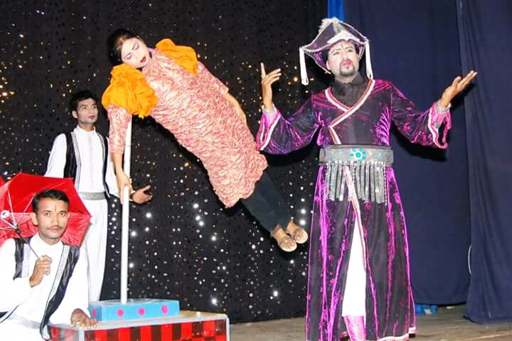 *जादूगर अजूबा ने दिया कन्या भ्रुण हत्या रोकने का जन संदेश…..जादू के शो में जन संदेश से जादूगर अजूबा खूब बटोर रहे तालियां.21और 22जनवरी को होगा तीन तीन स्पेशल जादू शो*