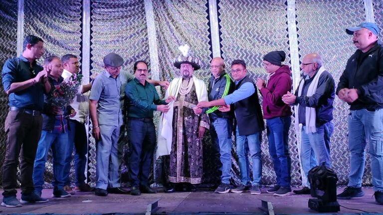 *प्रेस क्लब ने किया जादूगर सम्राट अजूबा का सम्मान*