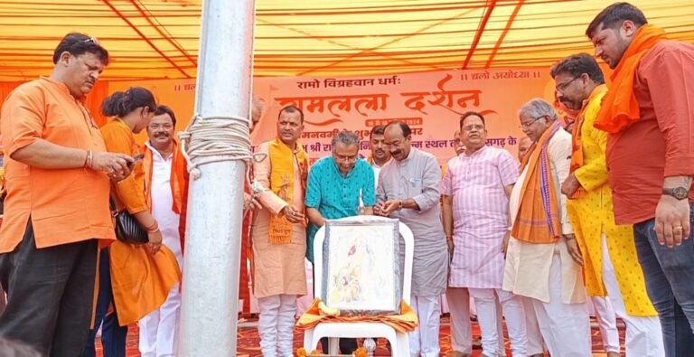 *बिलासपुर से अयोध्या के लिए रवाना हुए 1008 राम भक्त.. उपमुख्यमंत्री ने यात्रा को दिखाई हरी झंडी*…राम भक्तों को निशुल्क दर्शन करने का संकल्प होगा पूरा… प्रवीण झा*।