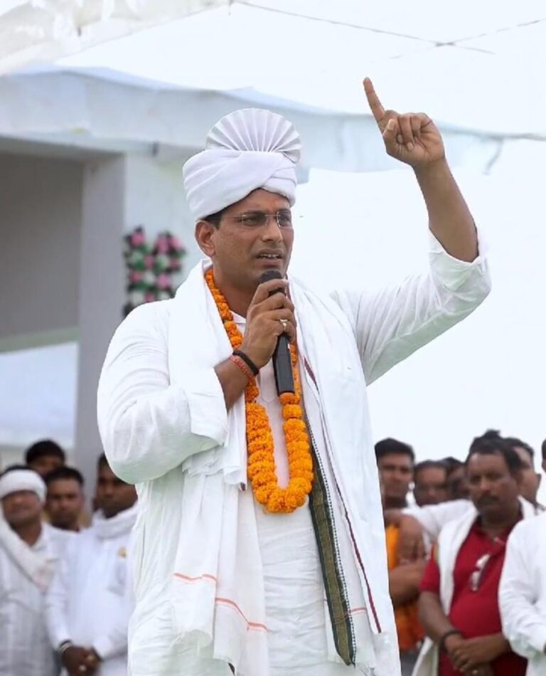 *सदन में अपनी आवाज को बुलंद करने वाले सांसद चुनिए…..देवेंद्र*