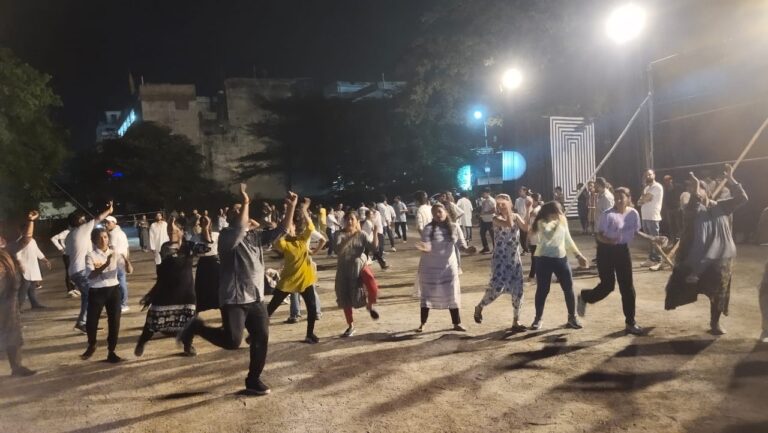 *फाउंडेषन क्रिकेट एकेडमी खेल मैदान में रास डांडिया की रिहर्सल शुरू*