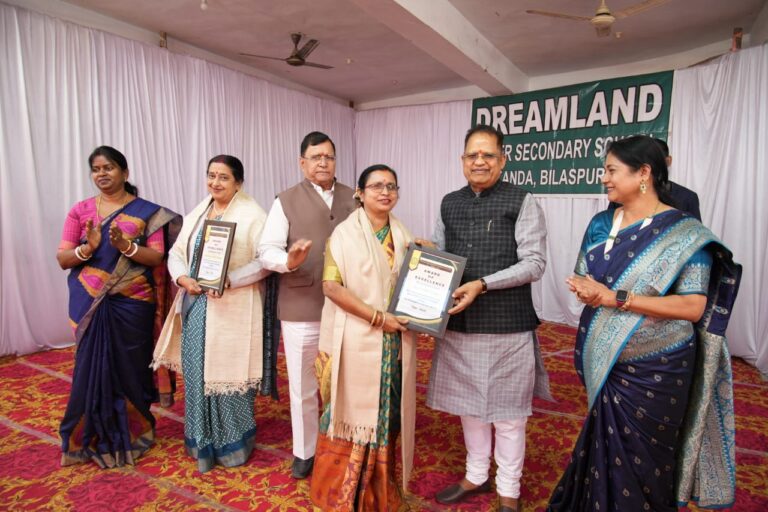 *अमर अग्रवाल के मुख्य अतिथ्य मेँ ड्रीमलैंड हायर सेकेंडरी स्कूल का वार्षिक उत्सव हुआ संपन्न….*