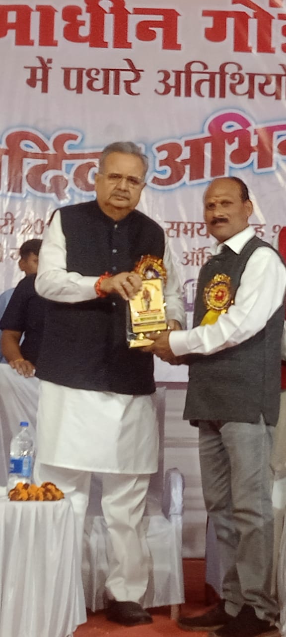 *राजनादगांव स्थित पद्मश्री गुहा राम निर्मलकर आडिटोरियम में शहीद वीर रामाधीन गोंड शहादत दिवस हुआ आयोजित*