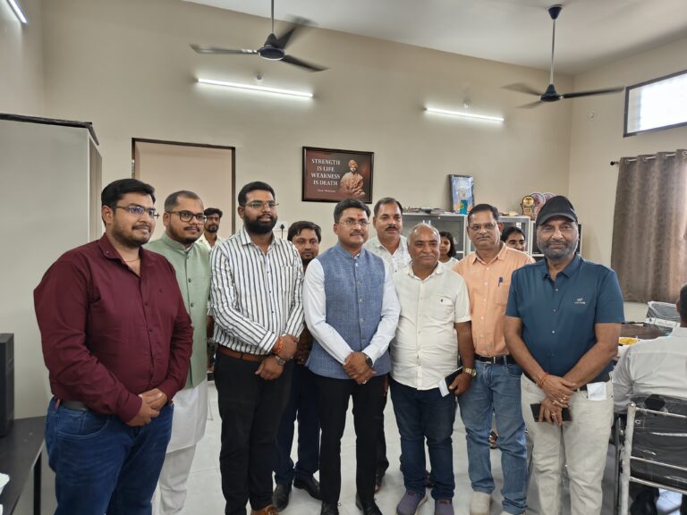 *सरस्वती महाविद्यालय सेंदरी कोनी बिलासपुर में आज कलेक्टर अवनीश शरण का विदाई समारोह कार्यक्रम आयोजित किया गया*