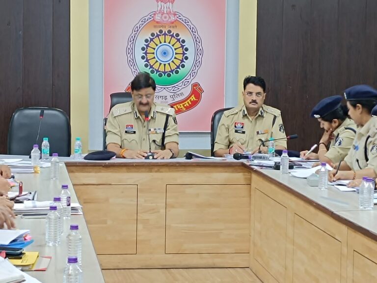 *आईजी डॉ. संजीव शुक्ला ने ली बिलासपुर जिले की समीक्षा बैठक, चेतना अभियान को बताया सराहनीय पहल*