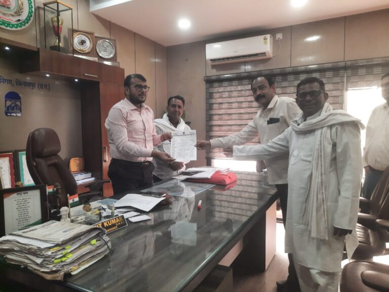 *जलभराव से राहत दिलाने मैदान में उतरे नेता प्रतिपक्ष भरत कश्यप: 30 वर्षों की दीर्घकालिक योजना की मांग…..नगर निगम को सौंपा ज्ञापन*