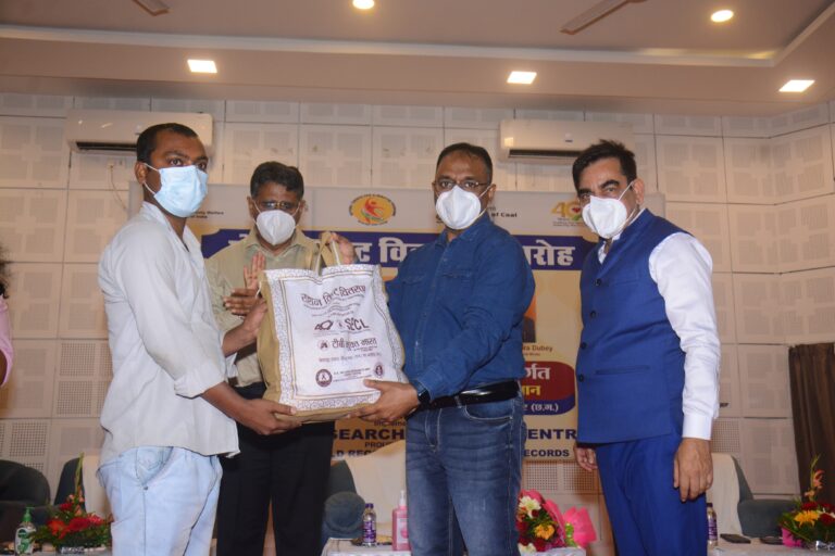 *टीबी मुक्त भारत की ओर मजबूत कदम: एसईसीएल ने पोषण किट वितरित कर दिखाई मानवीय संवेदना*”