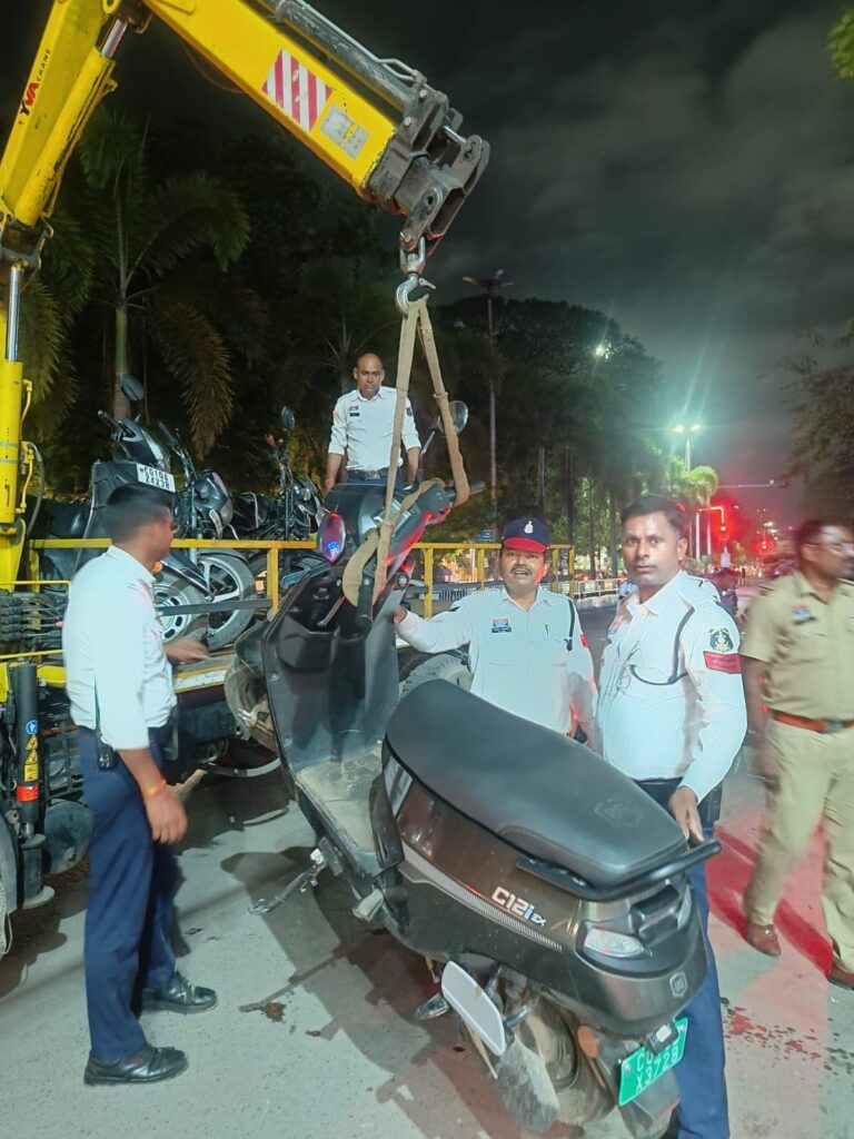 *बिलासपुर पुलिस की सख्त कार्यवाही: यातायात बाधित करने वालों पर टूट पड़ा व्हील लॉक एक्शन*