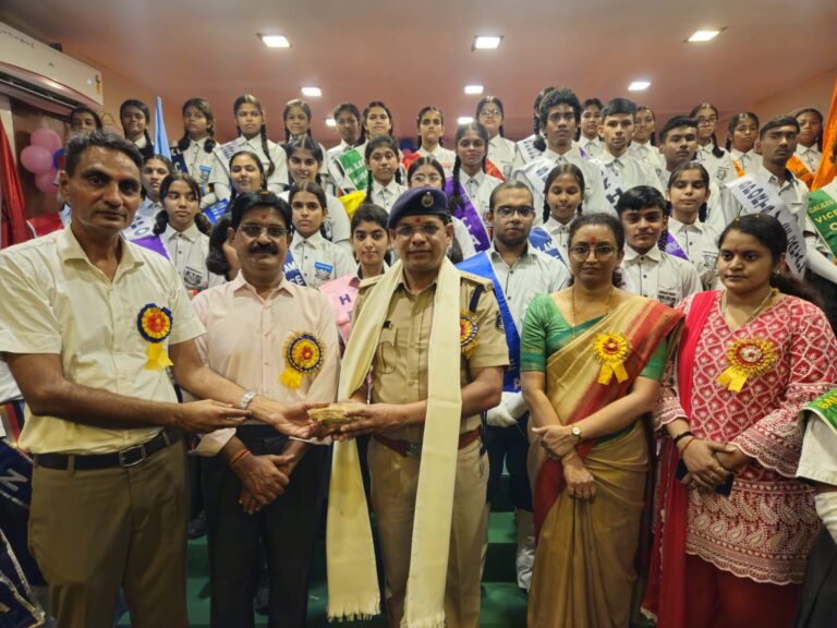 *सेंट जेवियर्स हाई स्कूल, व्यापार विहार, बिलासपुर में शपथ ग्रहण समारोह का आयोजन*