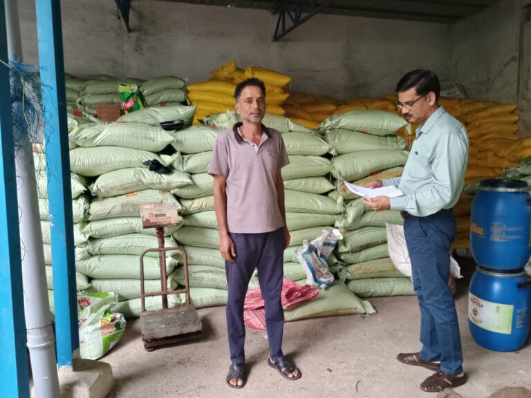 *बिल्हा में उर्वरक विक्रेताओं पर बड़ी कार्रवाई: बिना प्रमाण पत्र खाद बेचने वालों की बिक्री पर रोक, नोटिस जारी*